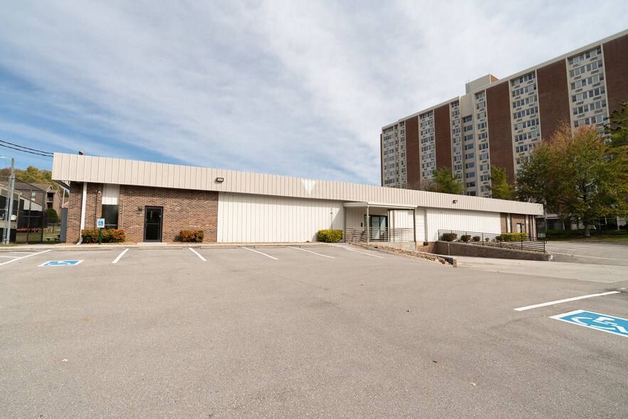 More Photos Of 4440 Walker Blvd, Knoxville Flex For Sale