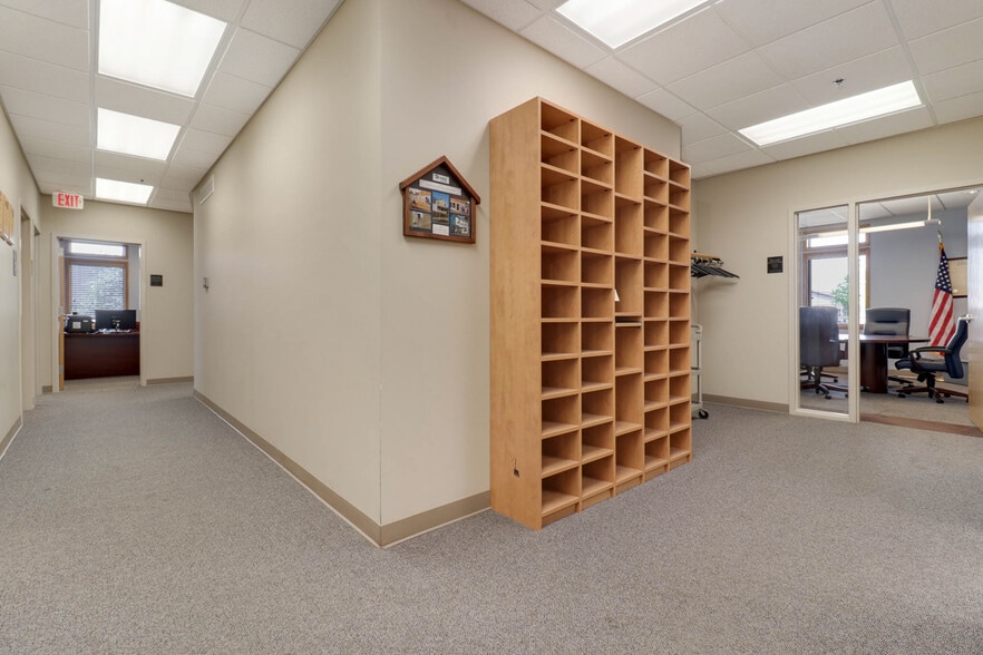 More Photos Of 407 Detroit Ave, Bloomington Office For Sale