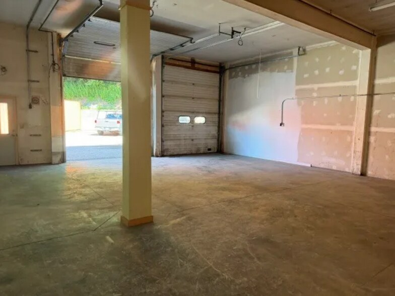 More Photos Of 223 Kent Rd, New Milford Warehouse For Lease
