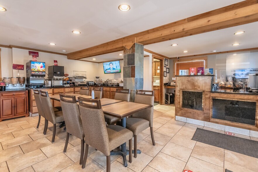 More Photos Of 1809 N 16th St, Wheatland Hotel For Sale