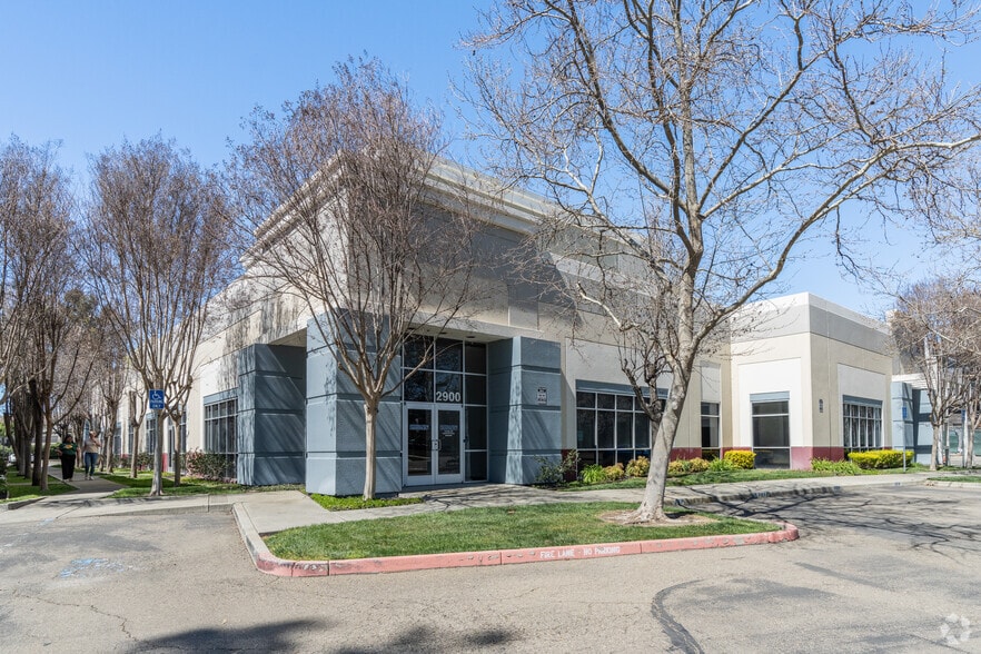 More Photos Of 2900 Collier Canyon Rd, Livermore Showroom For Sale