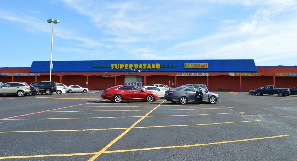 More Photos Of 712 S Walton Walker Blvd, Dallas Freestanding For Lease