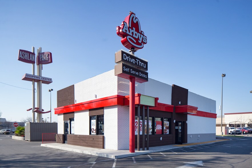 Primary Photo Of 4181 E Ashlan Ave, Fresno Fast Food For Lease
