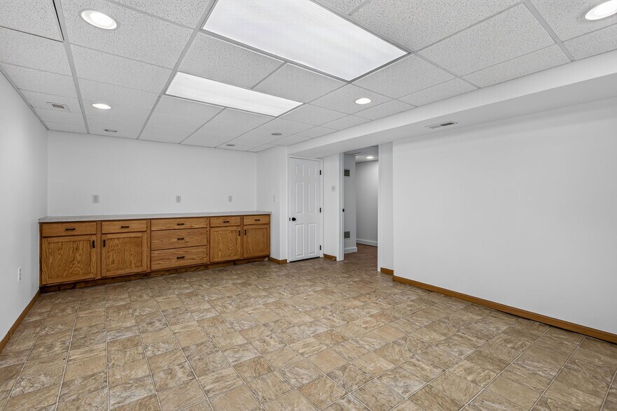 More Photos Of 535 Elm St, Hillsboro Office For Sale