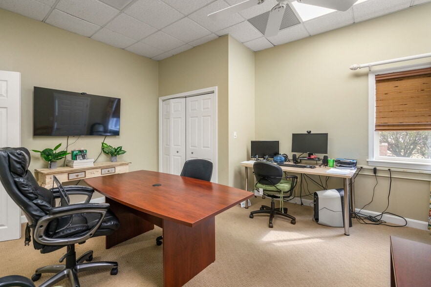 More Photos Of 655 Saw Mill Brook Pky, Newton General Retail For Sale