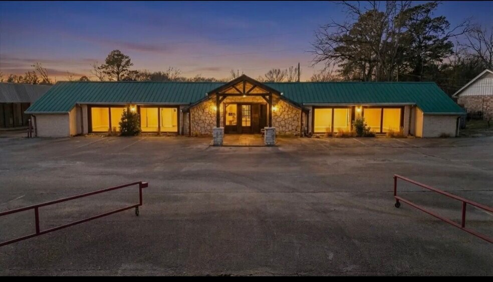 More Photos Of 1624 N Northwest Loop 323, Tyler Freestanding For Sale