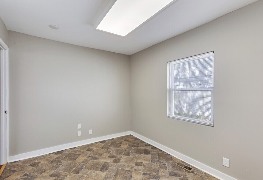 More Photos Of 2412 Felts Ave, Nashville Office Residential For Lease