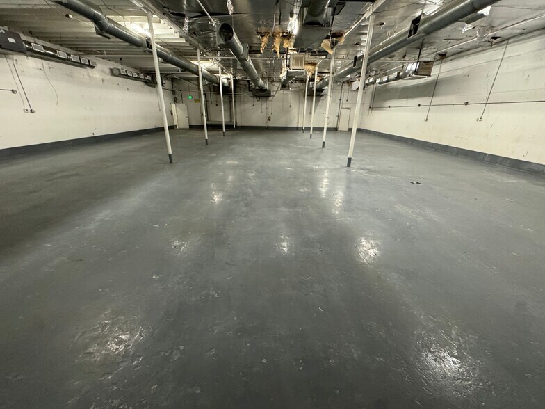 More Photos Of 3535 N Anza Rd, Palm Springs Warehouse For Lease