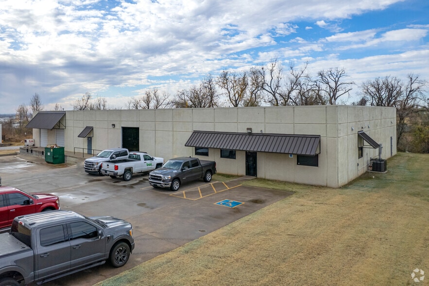 More Photos Of 931 N Ann Arbor Ave, Oklahoma City Warehouse For Lease