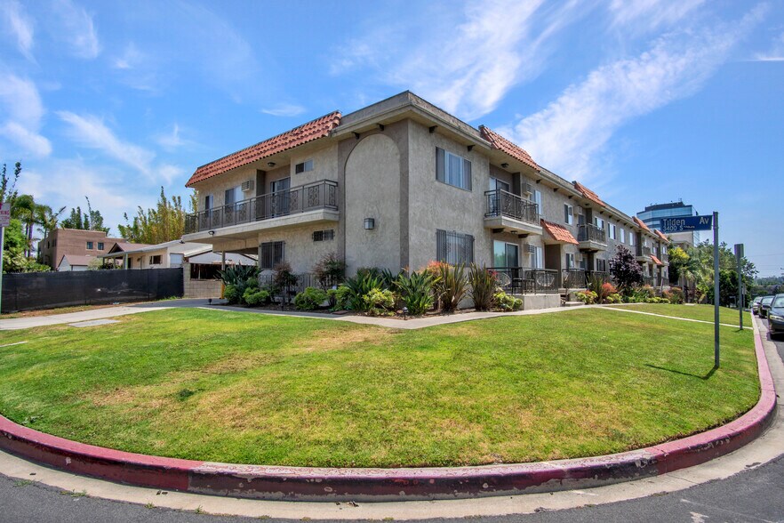 More Photos Of 11060-11070 Rose Ave, Los Angeles Apartments For Sale