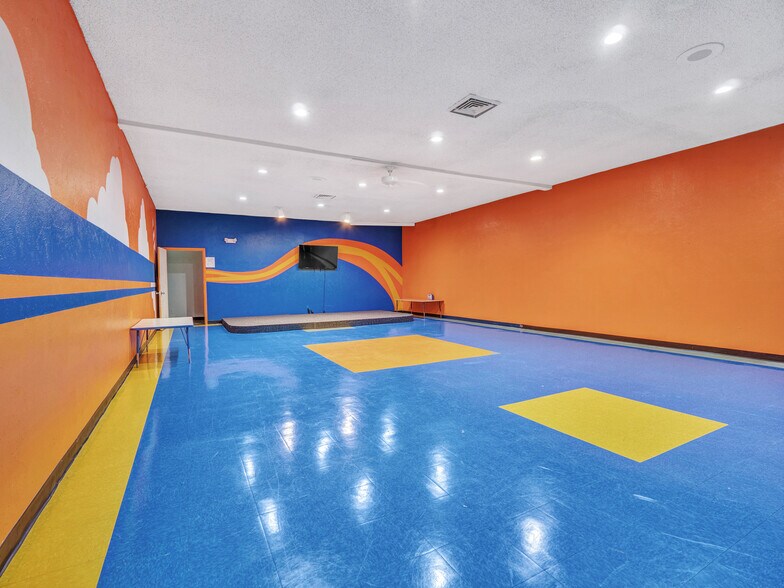 More Photos Of 824 W Pipeline Rd, Hurst Religious Facility For Sale