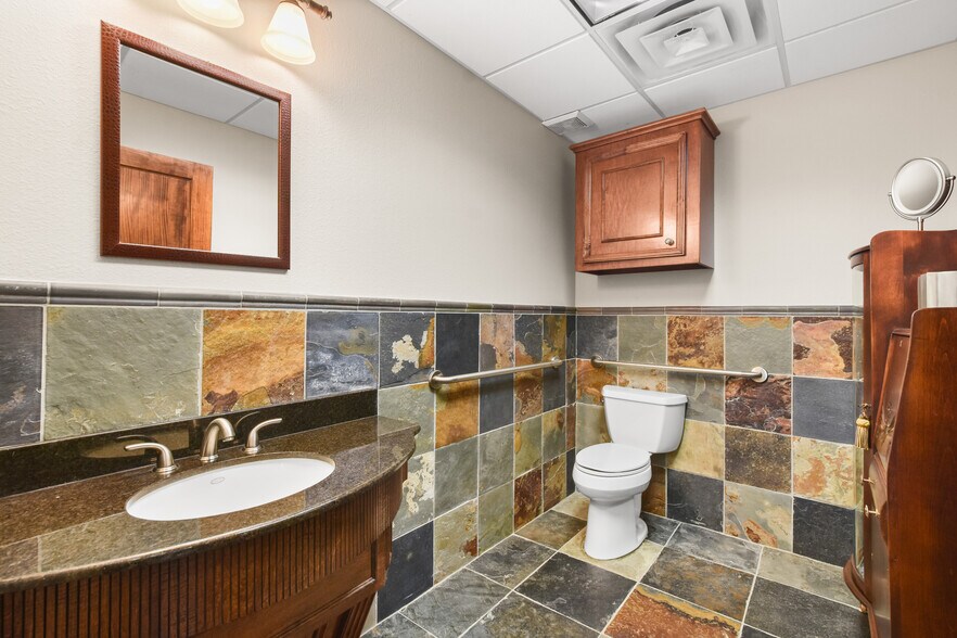 More Photos Of 101 Simonton St, Conroe Loft Creative Space For Lease