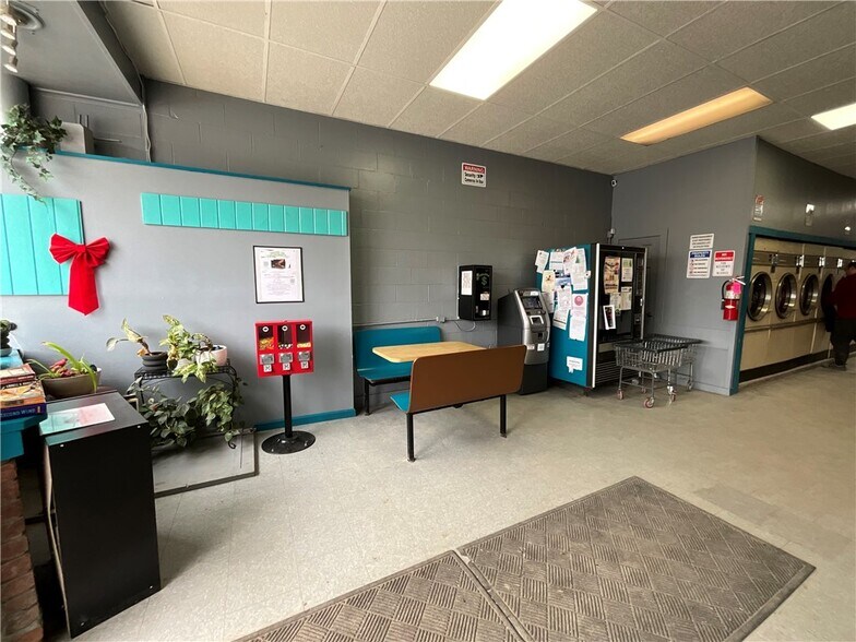 More Photos Of 18 Lafayette Park, Oxford General Retail For Sale