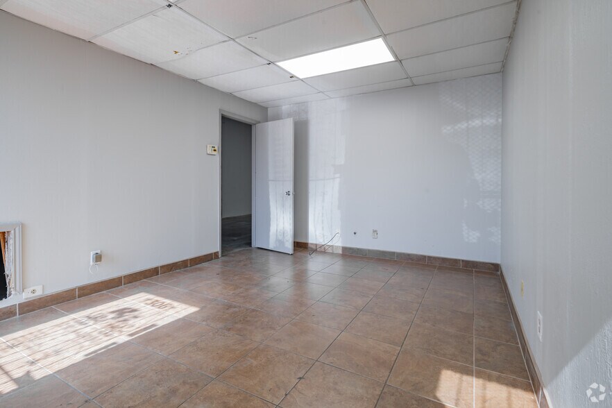 More Photos Of 5504-1 Bandera Rd, San Antonio Unknown For Lease
