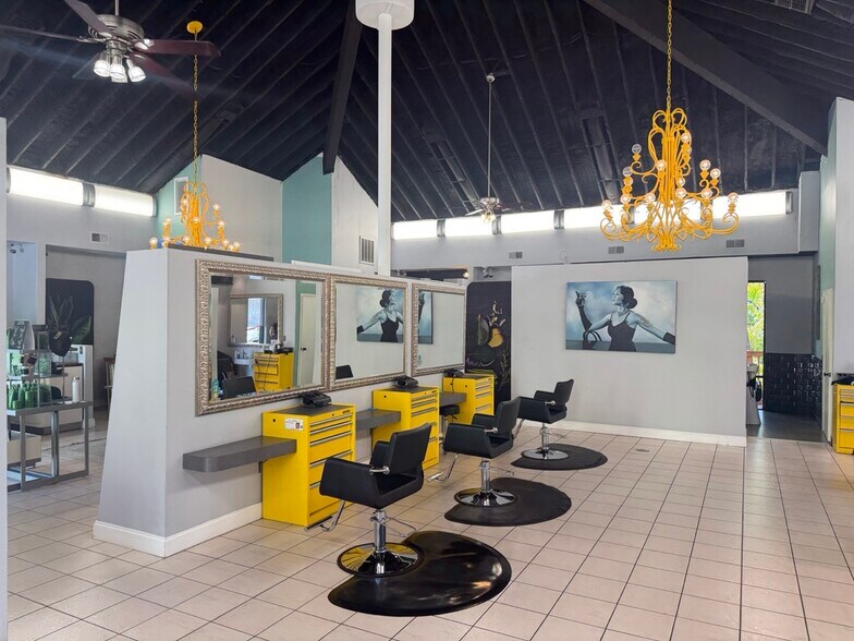 More Photos Of 940 Clearwater Largo Rd N, Largo Storefront Retail Office For Lease