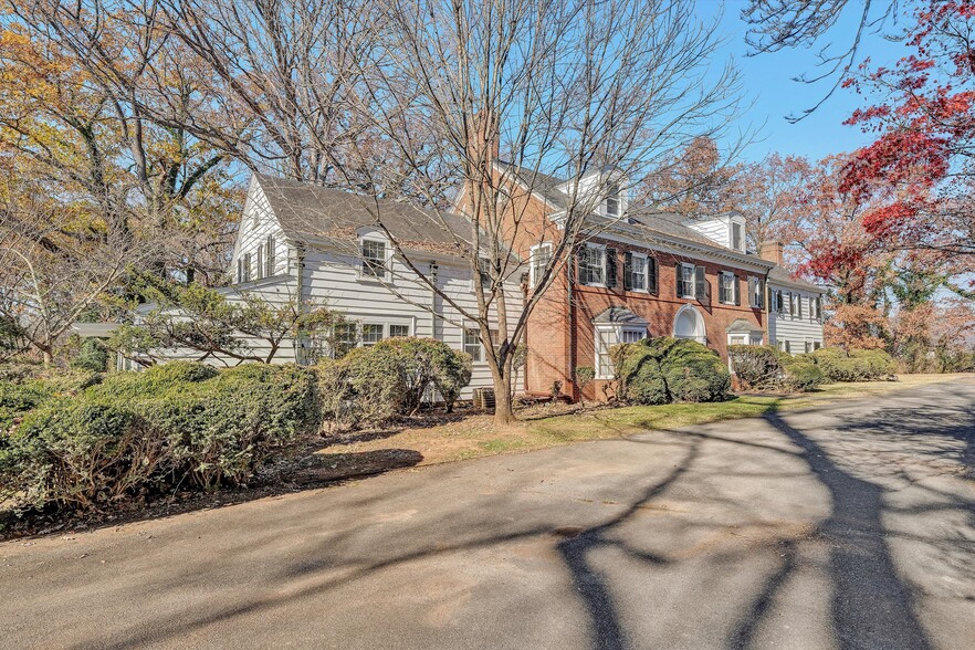 More Photos Of 934 Commander Dr, Roanoke Specialty For Sale