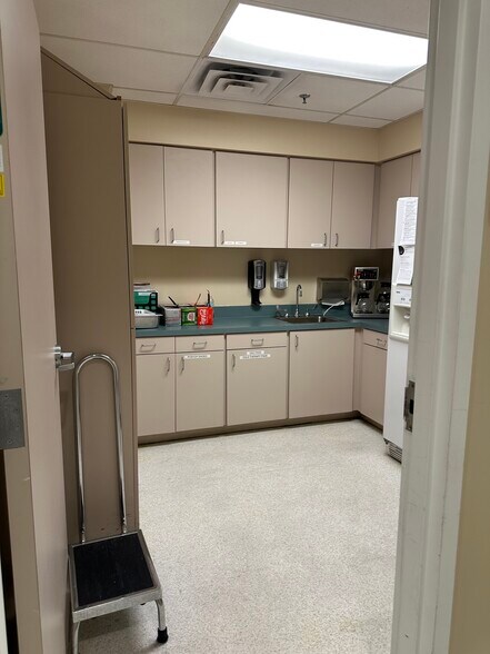 More Photos Of 1310 SE West Star Ave, Port Saint Lucie Hospital For Lease