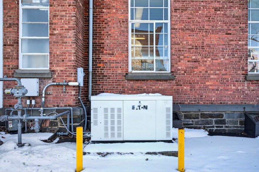 More Photos Of 61 Crown St, Kingston Office For Lease