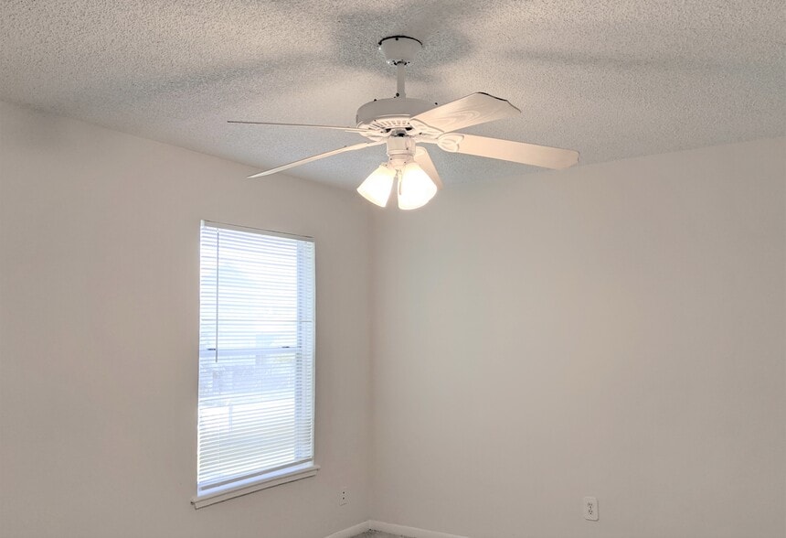 More Photos Of 704 E 22nd St, Houston Apartments For Sale