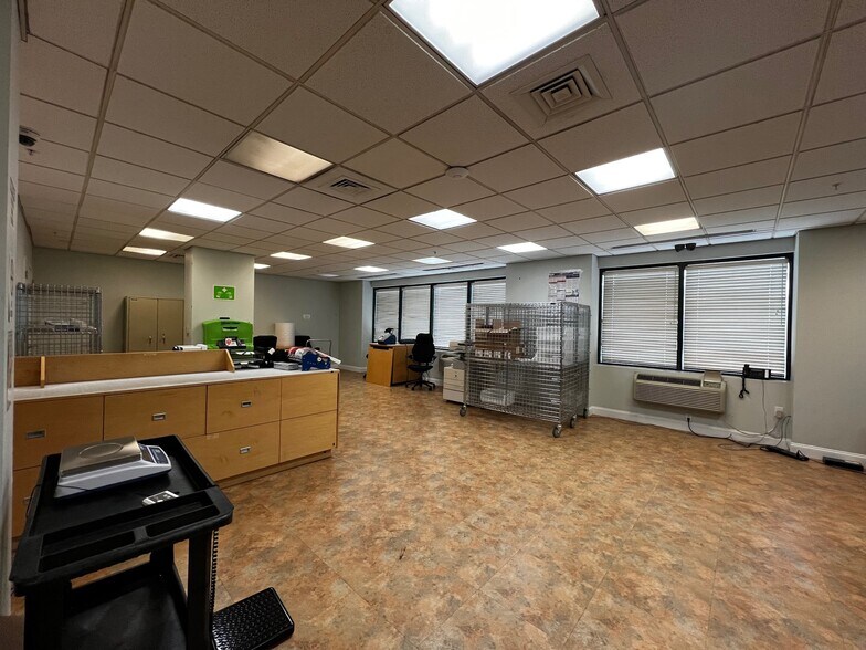 More Photos Of 100 Tower Dr, Edgewater Apartments For Lease