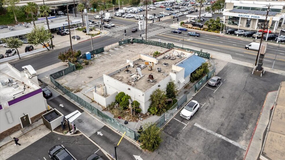 More Photos Of 15554 Roscoe Blvd, Van Nuys Fast Food For Lease