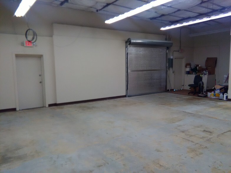 More Photos Of 9225 Ulmerton Rd, Largo Light Manufacturing For Sale