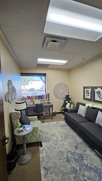 More Photos Of 211 E Parkwood Ave, Friendswood Office For Sale