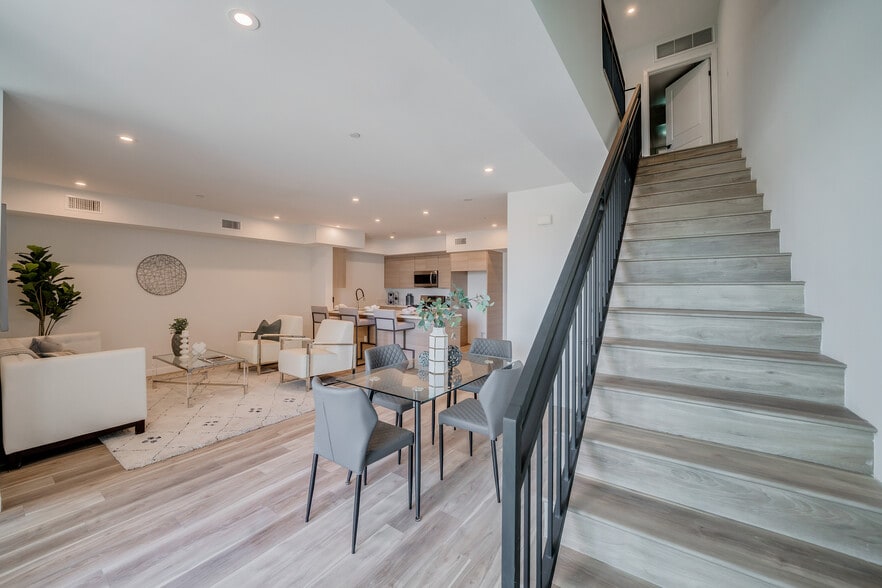 More Photos Of 7018 Alabama Ave, Canoga Park Apartments For Sale