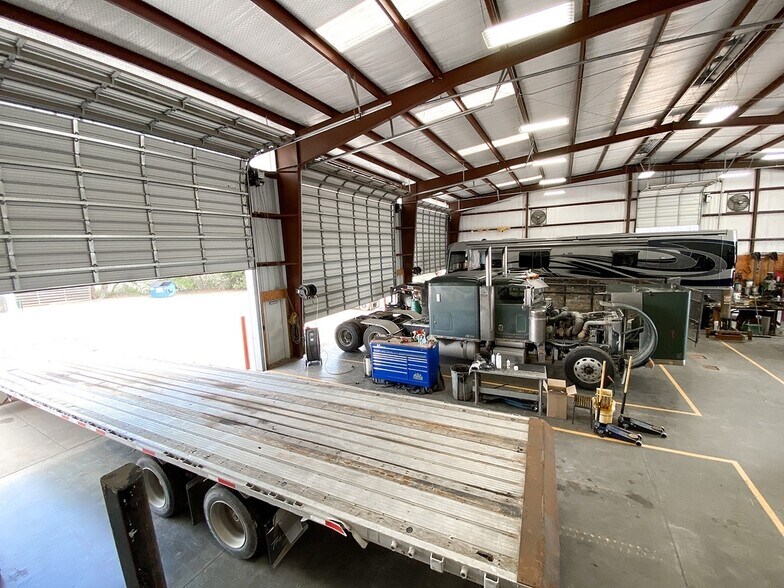 More Photos Of 3625 Highway 290 W, Brenham Warehouse For Sale