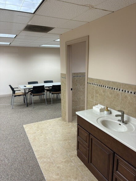 More Photos Of 2109 Parkway Dr, Saint Peters Industrial For Lease