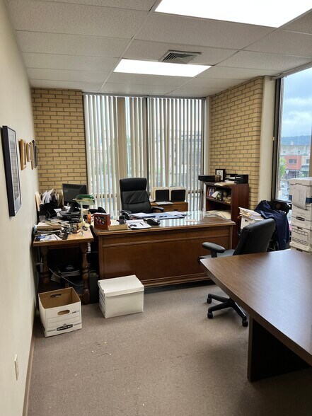 More Photos Of 564 Main St, Waltham Medical For Lease