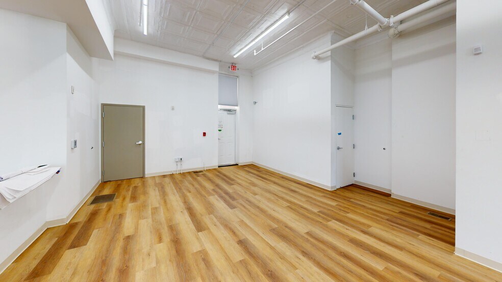 More Photos Of 903 E McMillan St, Cincinnati Storefront Retail Residential For Lease