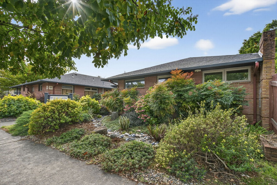 Primary Photo Of 5311-5315 N Vancouver Ave, Portland Medical For Sale
