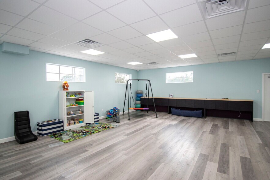 More Photos Of 4535 Tamiami Trl, Port Charlotte Office For Lease