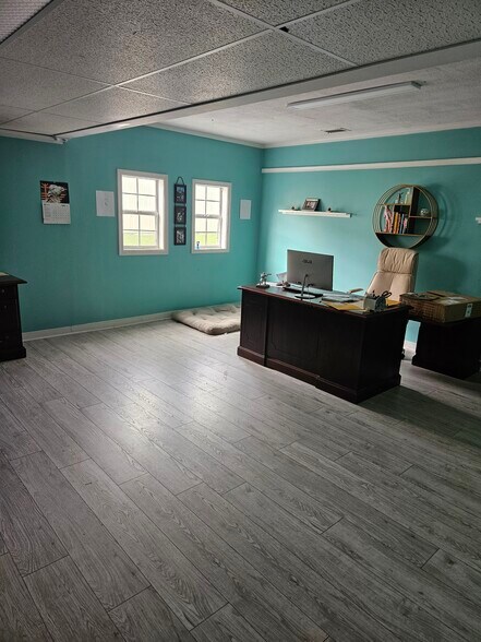 More Photos Of 104 Industry Dr, Yorktown Flex For Lease