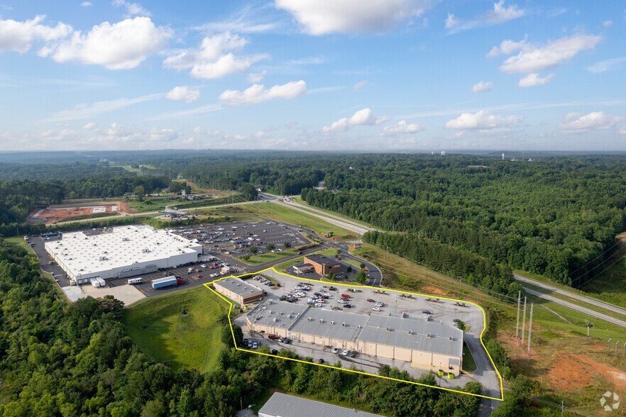 More Photos Of 3870-3998 Bremen Crossing, Bremen General Retail For Lease