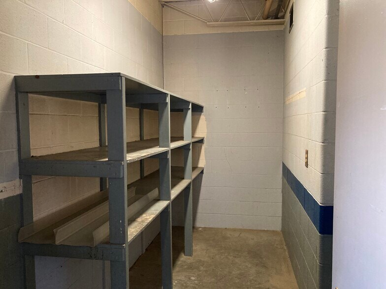 More Photos Of 3901 Lefferson Rd, Middletown Warehouse For Lease