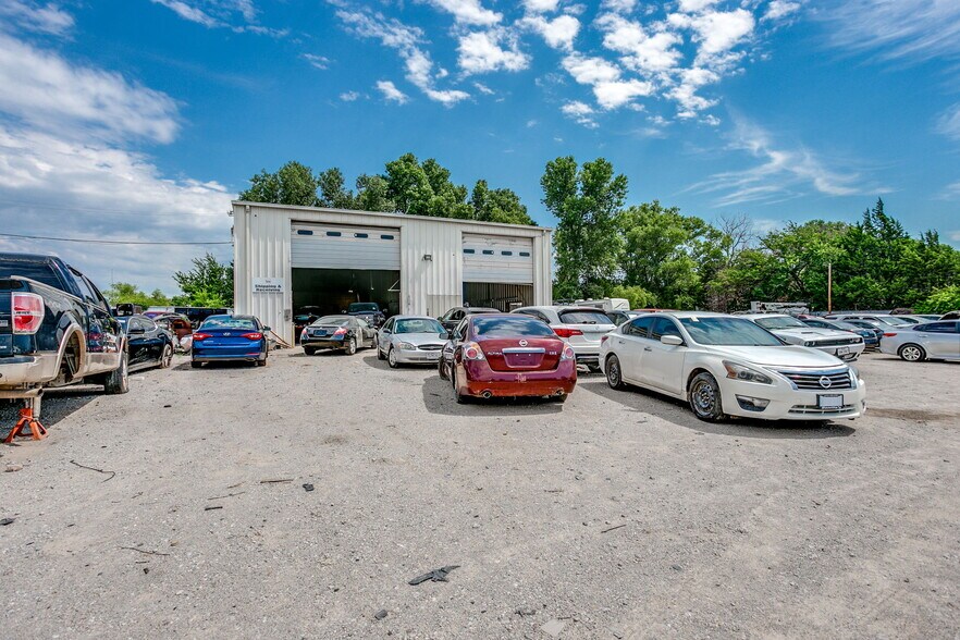 More Photos Of 400 N Macarthur Blvd, Oklahoma City Warehouse For Sale
