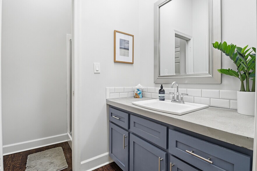 More Photos Of 5342 5th St, Katy Freestanding For Lease