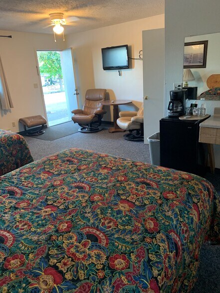 More Photos Of 62271 CA-299, Cedarville Hotel For Sale