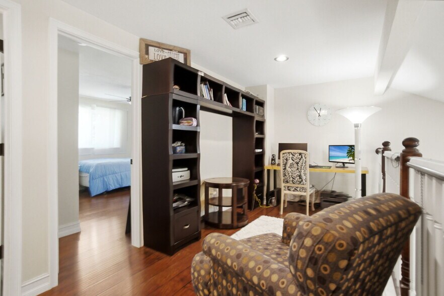 More Photos Of 4120 3rd Ave NW, Naples Apartments For Sale