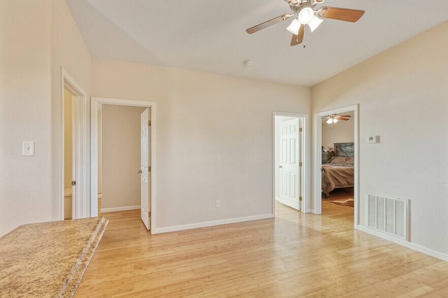 More Photos Of 1105 N 13th St, Alpine Apartments For Sale