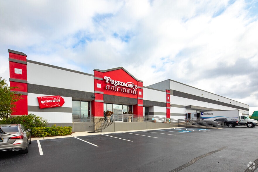 More Photos Of 5035 W Hillsborough Ave, Tampa Warehouse For Lease