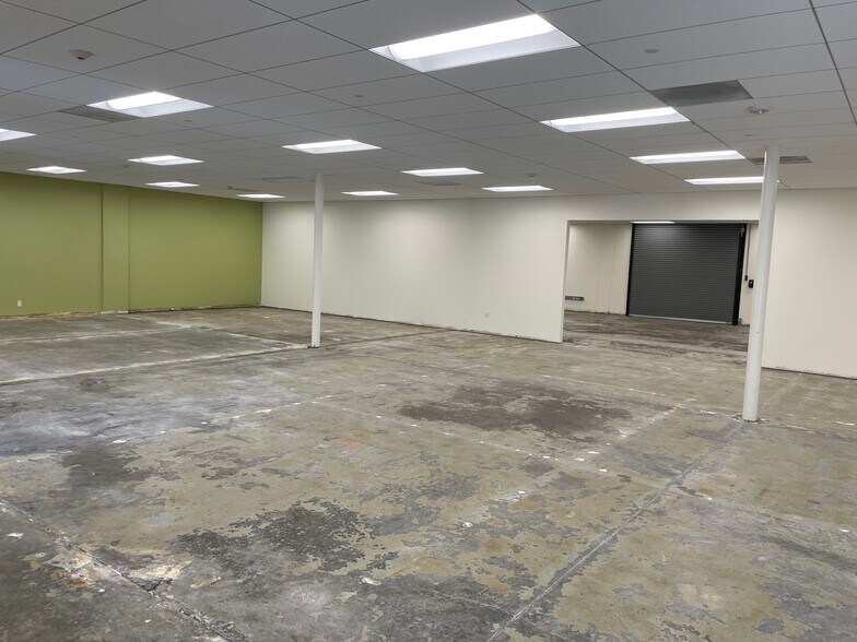 More Photos Of 2650-2656 E Bayshore Rd, Palo Alto Light Manufacturing For Lease