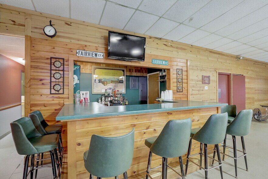 More Photos Of 711 W Racine St, Jefferson Restaurant For Sale