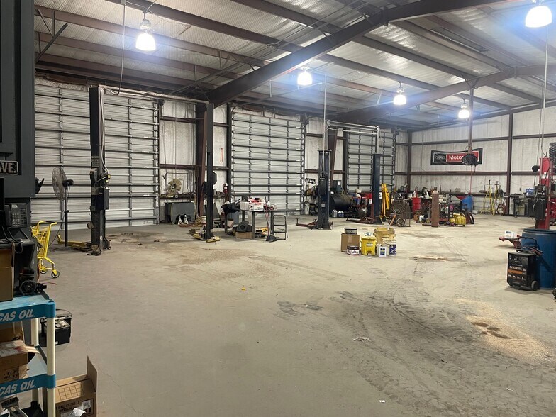 More Photos Of 5809 Leopard St, Corpus Christi Service For Lease