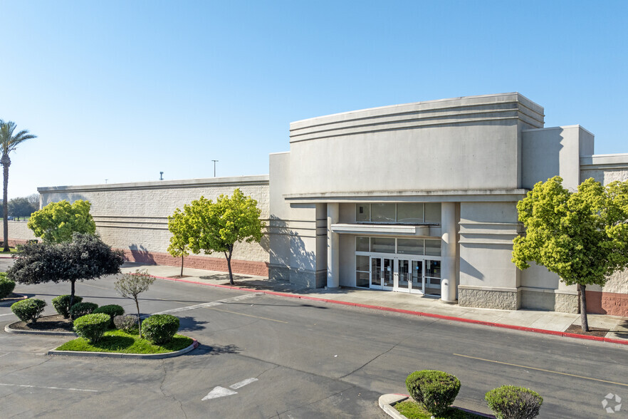 Primary Photo Of 1679 W Lacey Blvd, Hanford Department Store For Lease