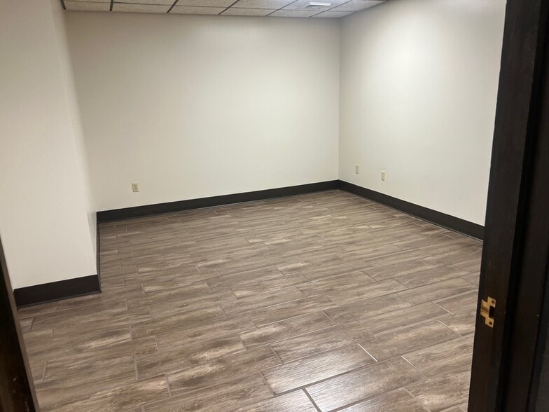 More Photos Of 100 N St Joseph Ave, Evansville Office For Lease