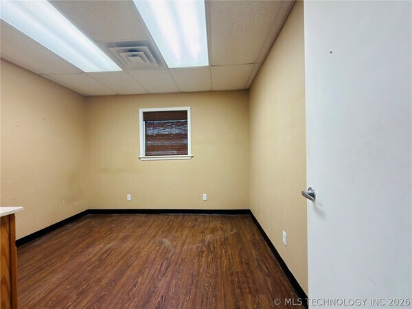 More Photos Of 1002 E Cherry St, Cushing Medical For Sale
