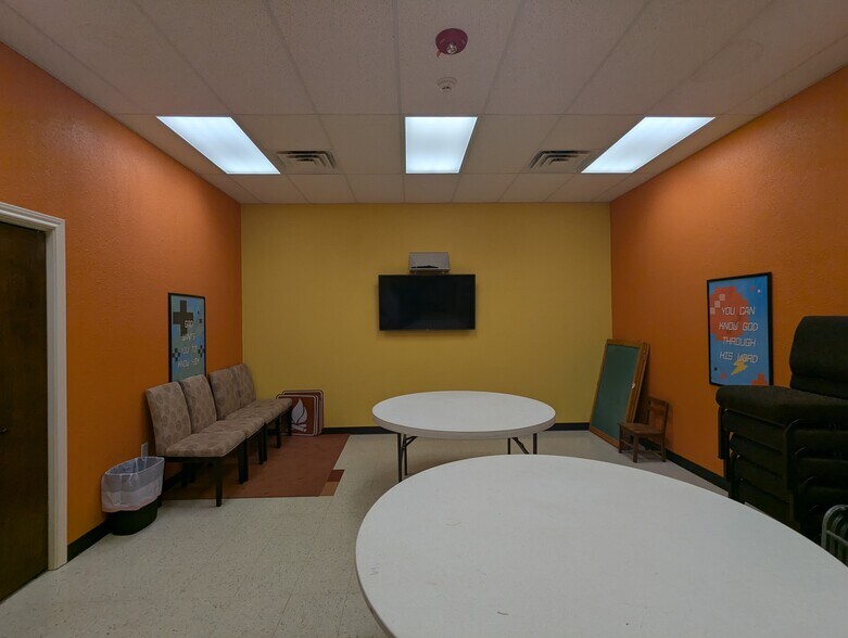 More Photos Of 5315 N Twin City Hwy, Nederland Warehouse For Sale